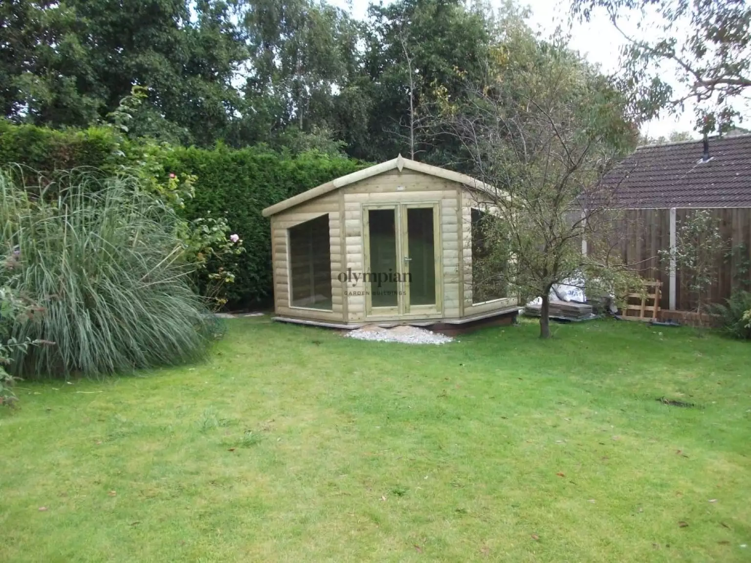 Modern corner summerhouse