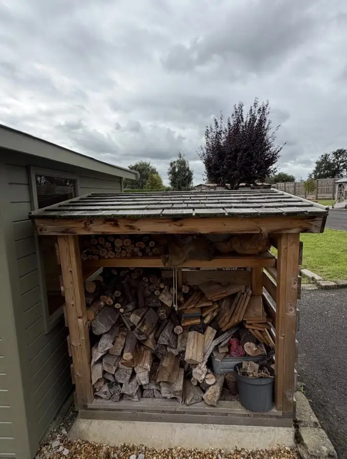 5' × 2'6" 5′ x 2’6″ Log Store